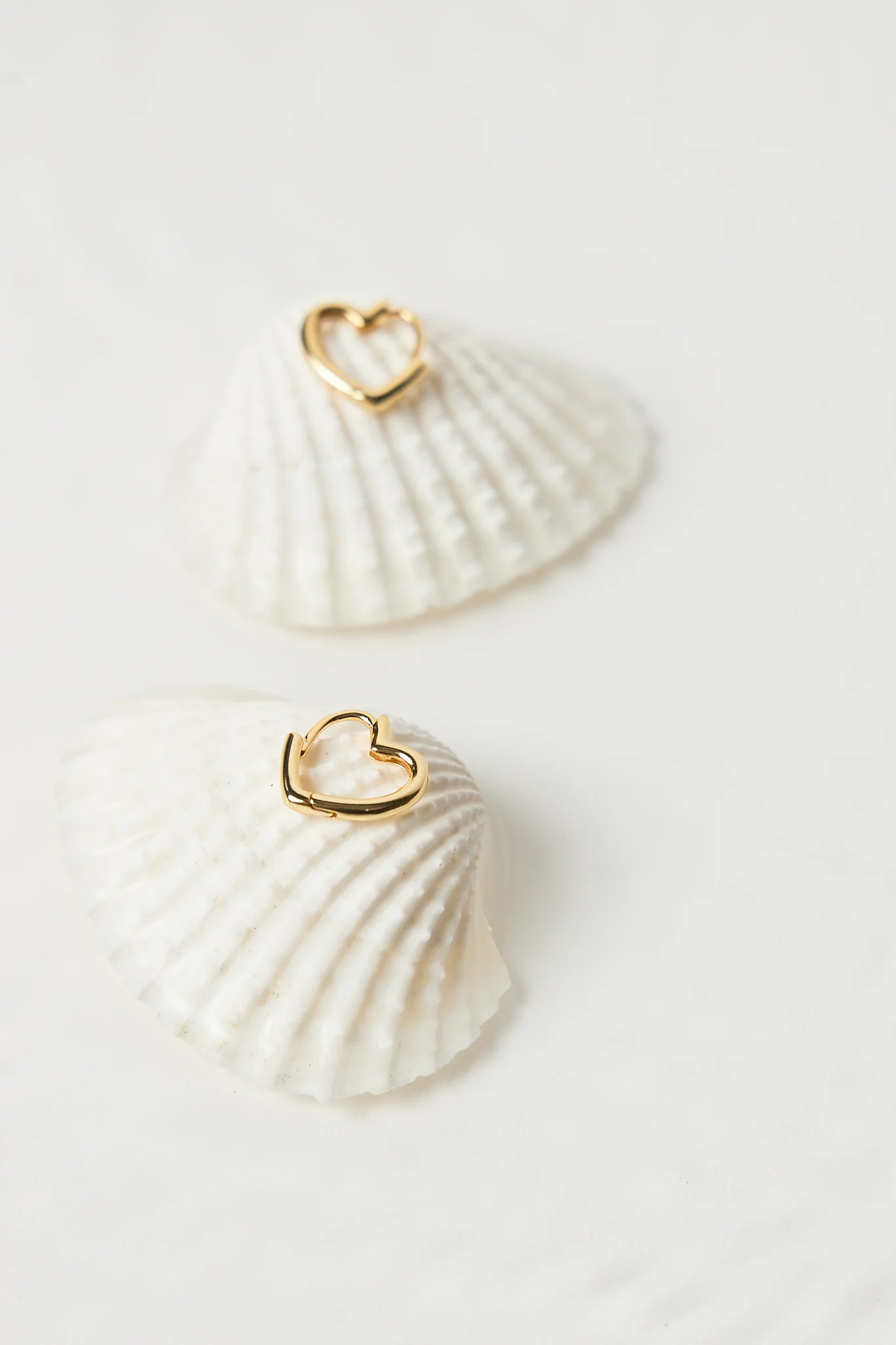 Lover Sleeper Earrings - Gold